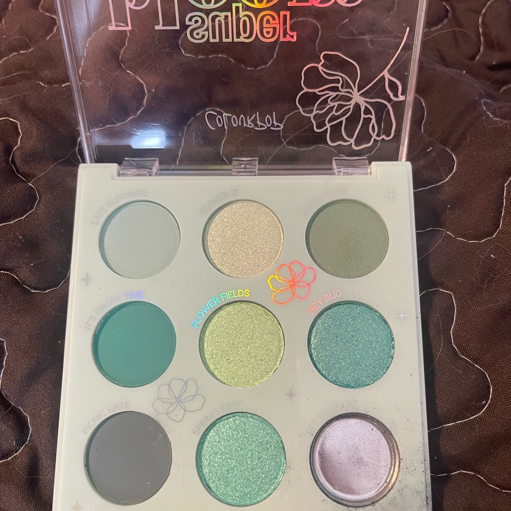 Make up Bundle: Brushes, eye shadows NIB - Picture 7 of 9